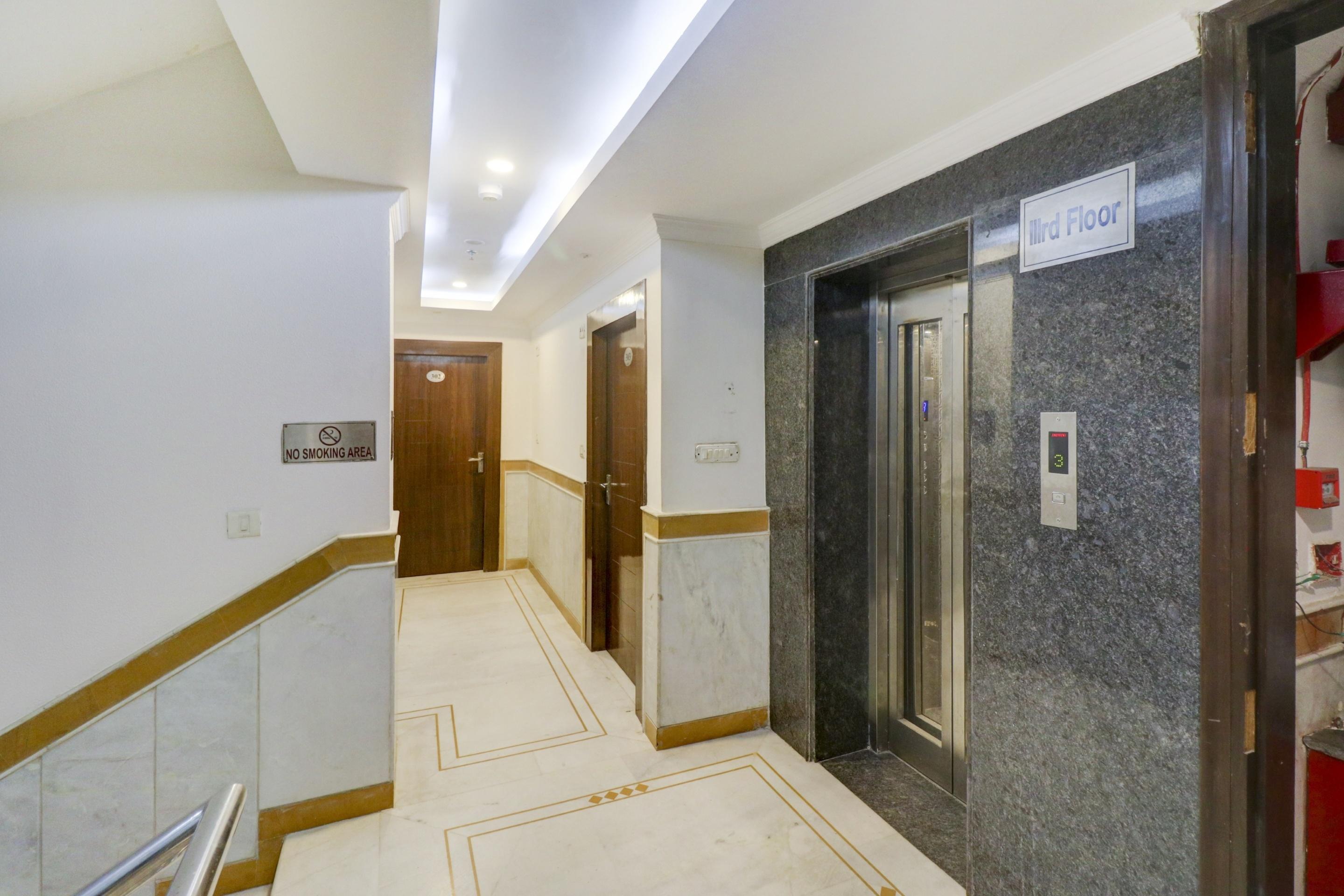 Отель Townhouse 517 La Sapphire Near Delhi Airport Нью-Дели Экстерьер фото