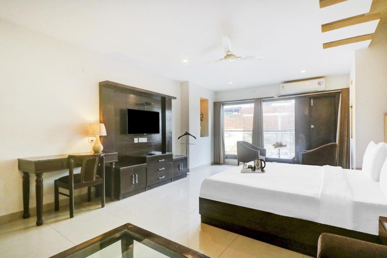 Отель Townhouse 517 La Sapphire Near Delhi Airport Нью-Дели Экстерьер фото