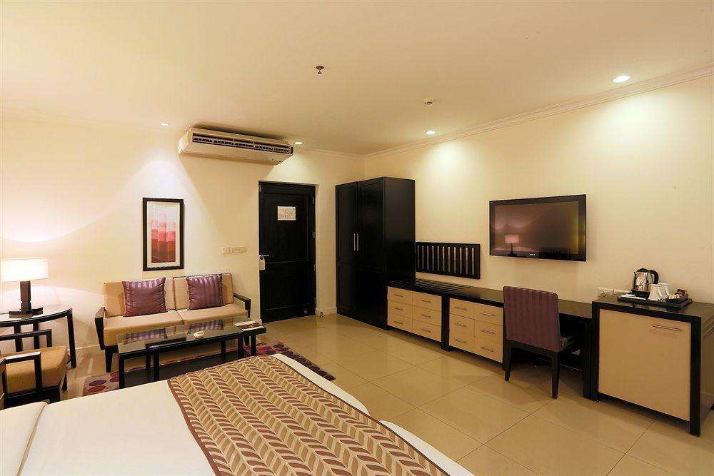 Отель Townhouse 517 La Sapphire Near Delhi Airport Нью-Дели Экстерьер фото